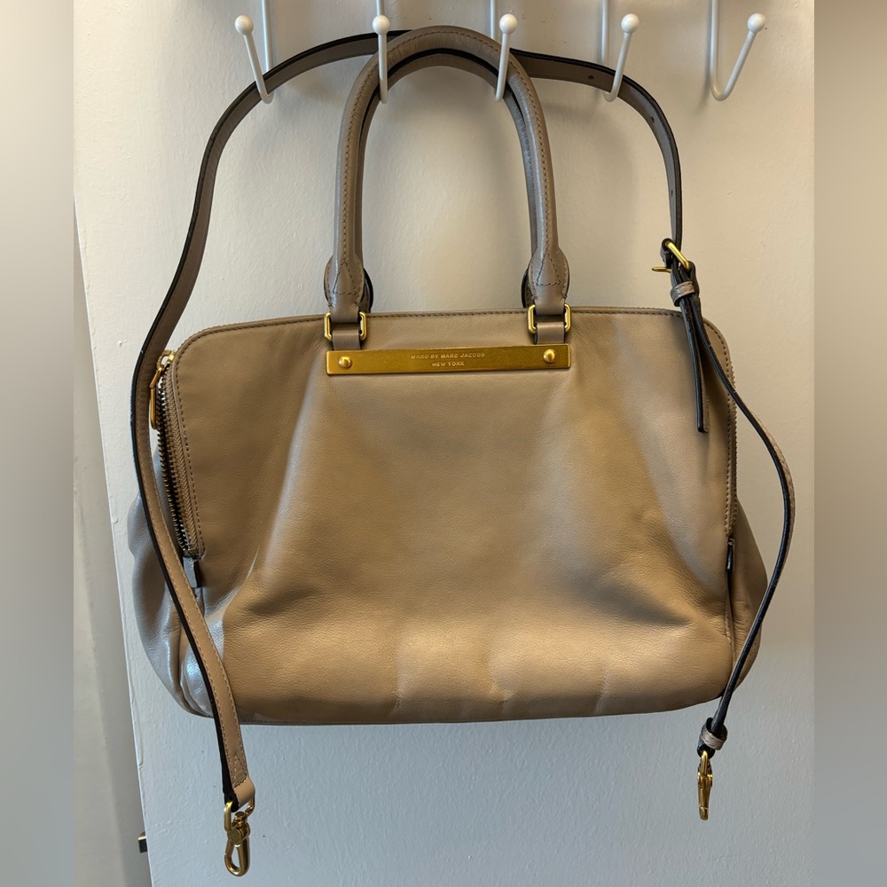 Marc by Marc Jacobs Taupe/Gold Hardware Bag *MINT CONDITION - Picture 4 of 15